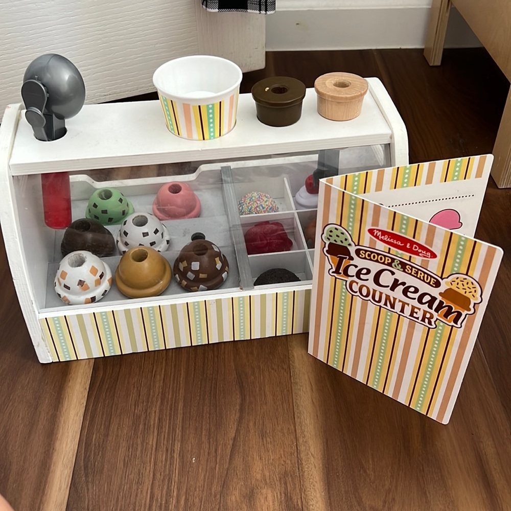 Melissa and Doug ice cream set. Missing 4 pieces. Price reflects. Open to offers